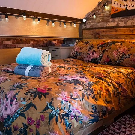 2 Independant Boutique Apartments One Sleeps 2 The Other Sleeps 4, Meadowhall, Sheffield Arena, Free Parking Exterior foto