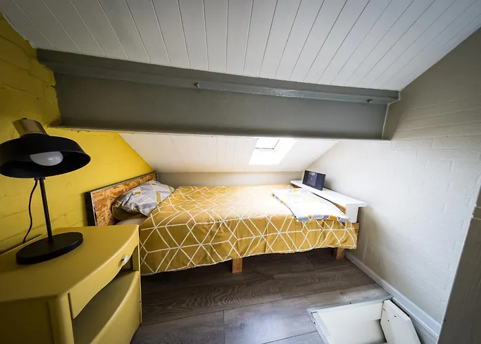 2 Independant Boutique Apartments One Sleeps 2 The Other Sleeps 4, Meadowhall, Sheffield Arena, Free Parking