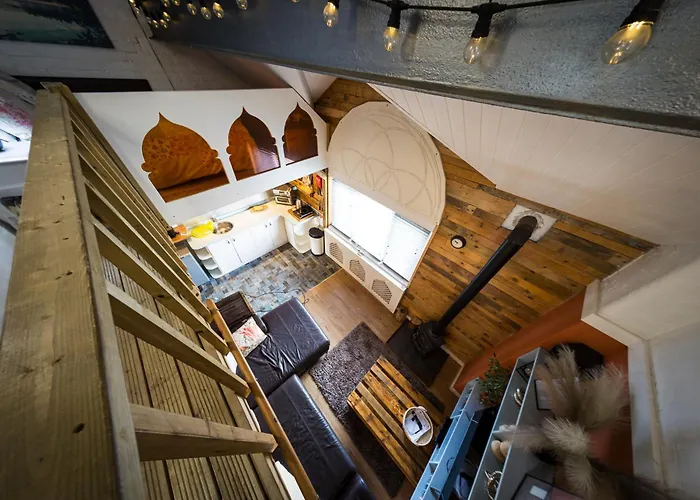 2 Independant Boutique Apartments One Sleeps 2 The Other Sleeps 4, Meadowhall, Sheffield Arena, Free Parking