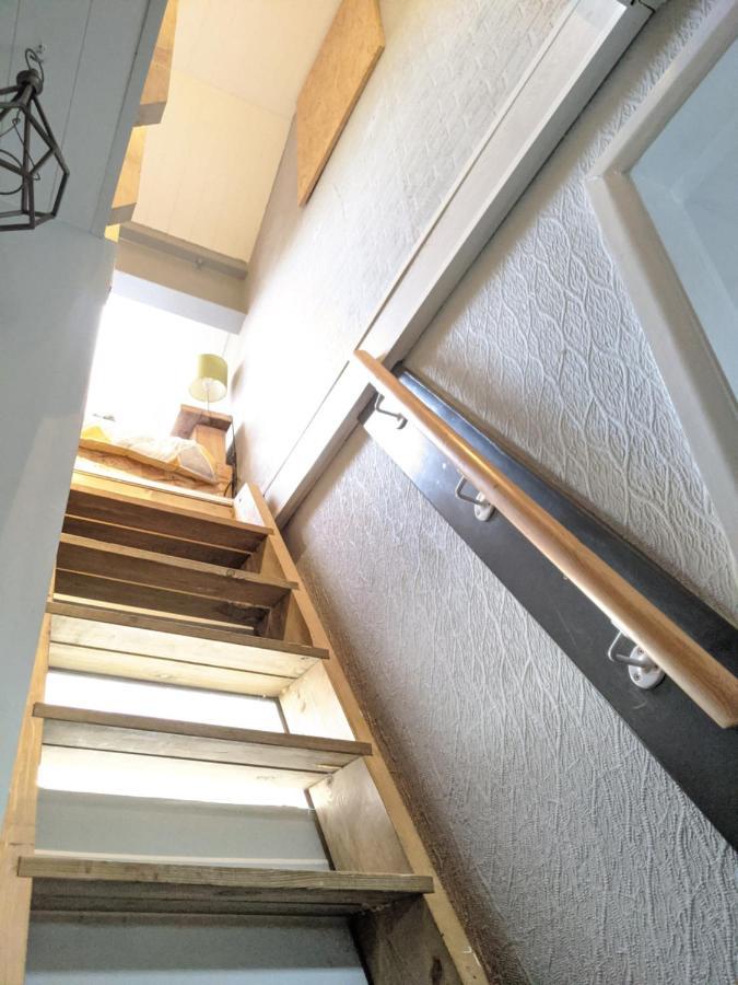 2 Independant Boutique One Sleeps 2 The Other Sleeps 4, Meadowhall, Arena, Free Parking Apartment