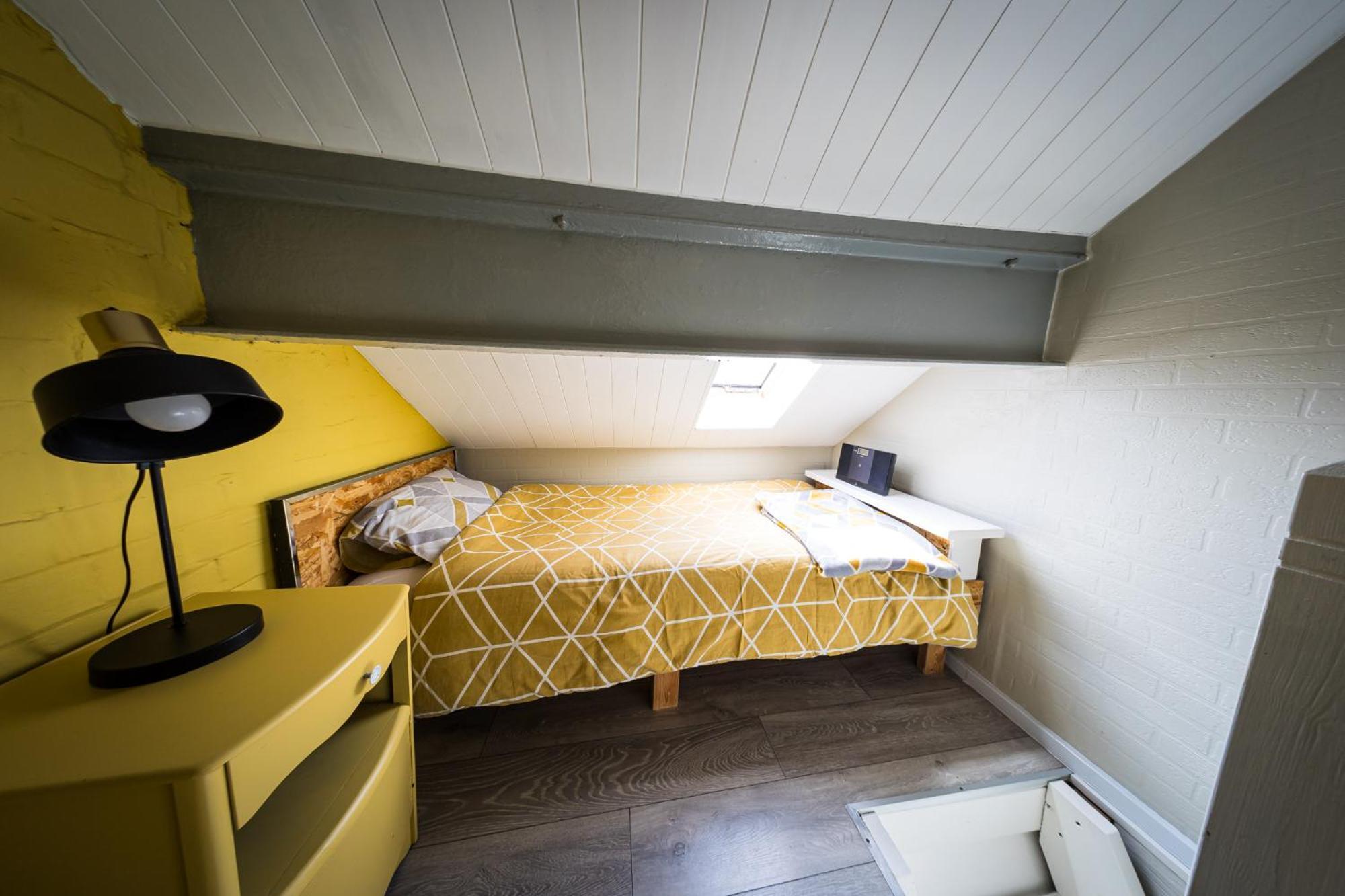 2 Independant Boutique One Sleeps 2 The Other Sleeps 4, Meadowhall, Arena, Free Parking Apartment