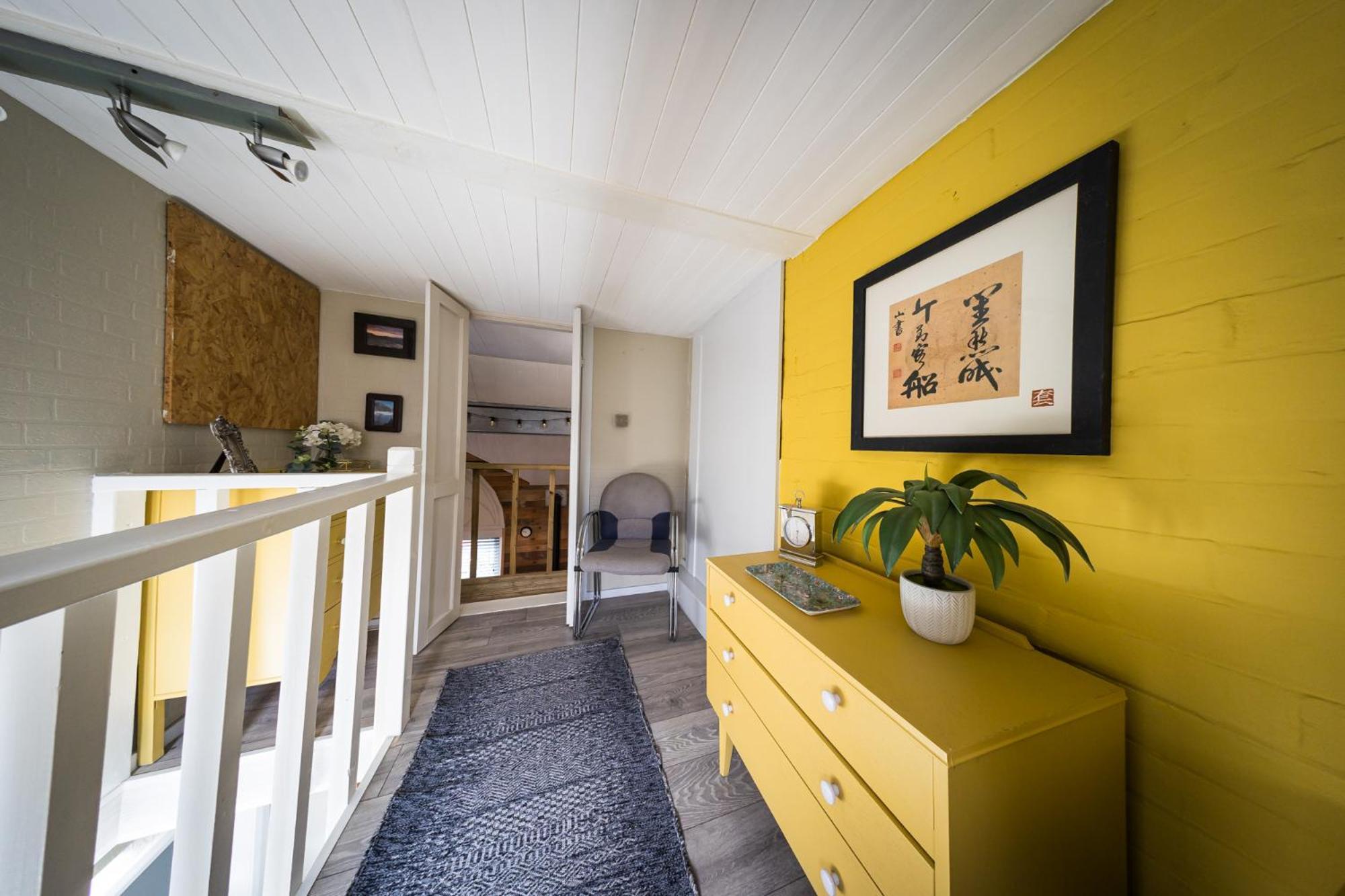 2 Independant Boutique One Sleeps 2 The Other Sleeps 4, Meadowhall, Arena, Free Parking Apartment *