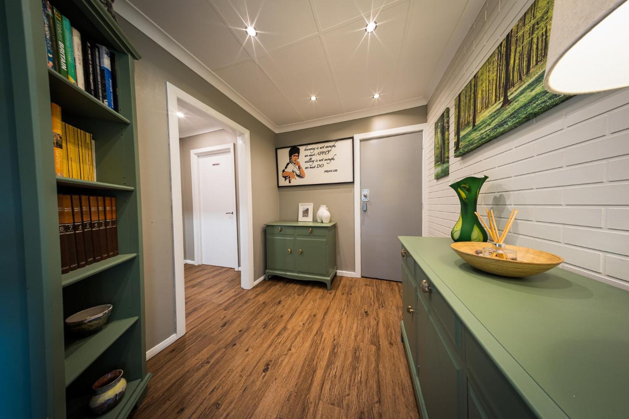 Apartment 2 Independant Boutique One Sleeps 2 The Other Sleeps 4, Meadowhall, Arena, Free Parking Sheffield