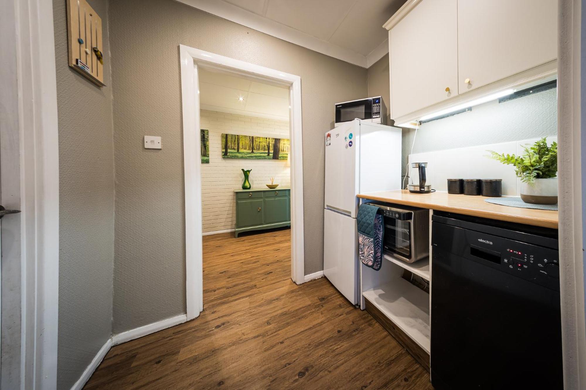 2 Independant Boutique One Sleeps 2 The Other Sleeps 4, Meadowhall, Arena, Free Parking