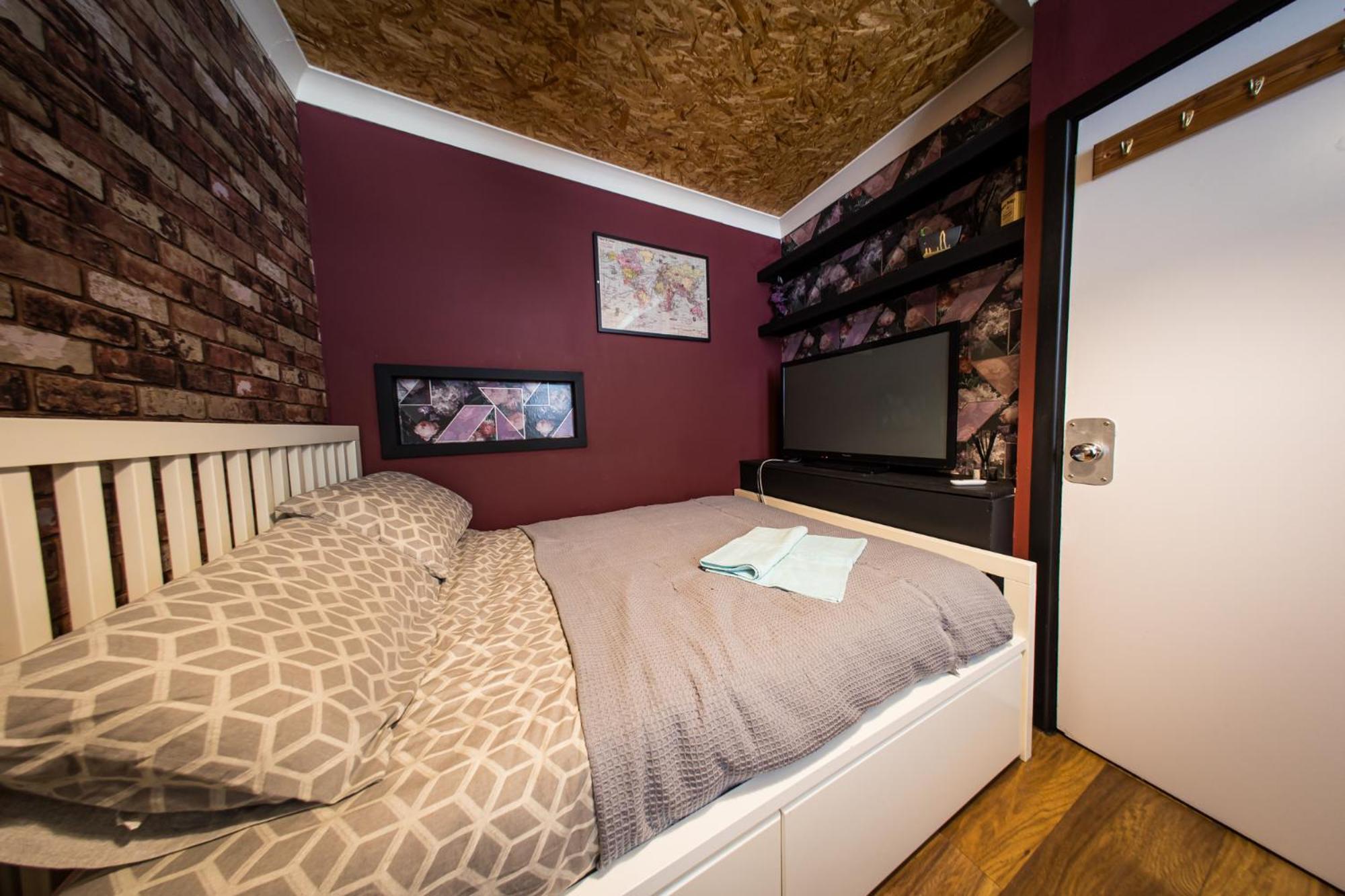 Apartment 2 Independant Boutique One Sleeps 2 The Other Sleeps 4, Meadowhall, Arena, Free Parking