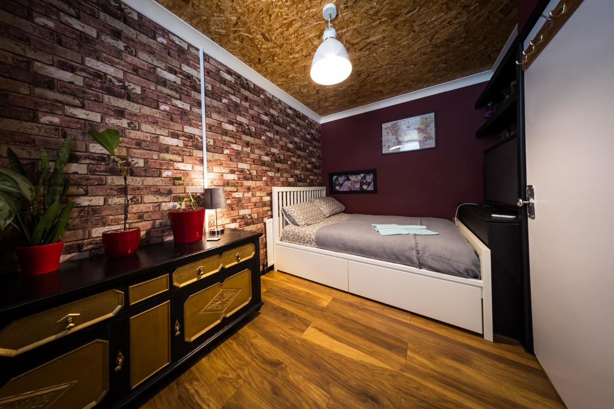2 Independant Boutique One Sleeps 2 The Other Sleeps 4, Meadowhall, Arena, Free Parking Apartment Sheffield