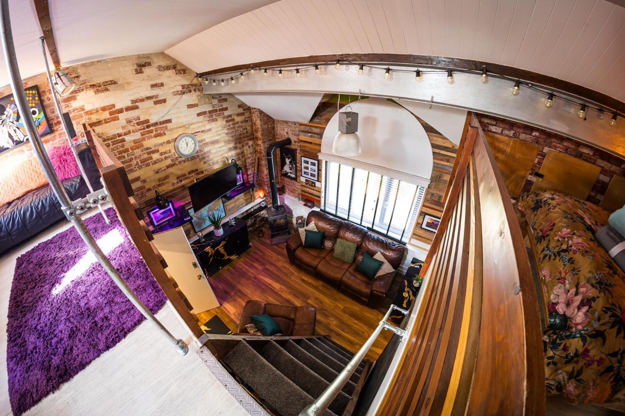 2 Independant Boutique One Sleeps 2 The Other Sleeps 4, Meadowhall, Arena, Free Parking Sheffield
