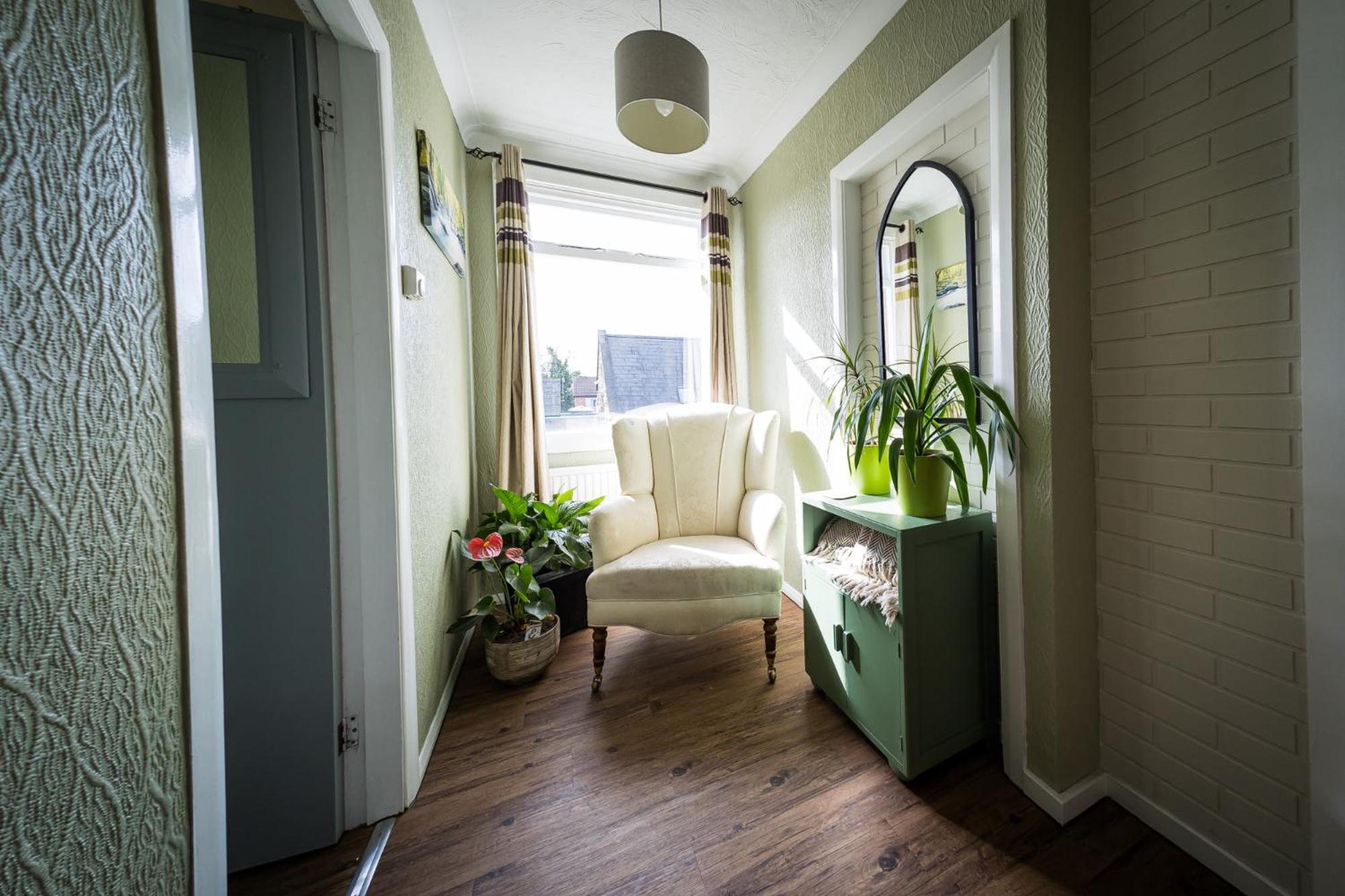 2 Independant Boutique One Sleeps 2 The Other Sleeps 4, Meadowhall, Arena, Free Parking *