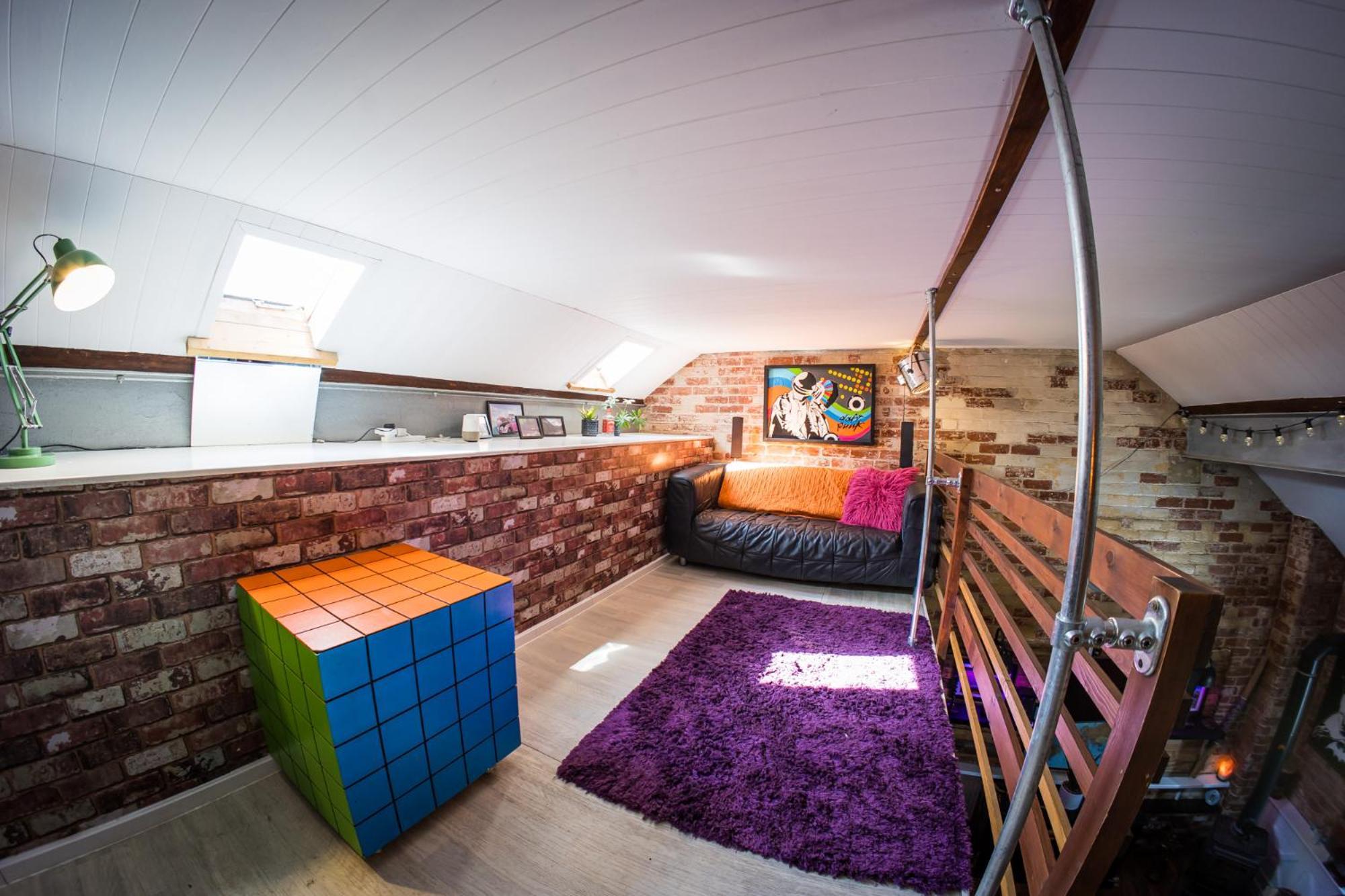 2 Independant Boutique One Sleeps 2 The Other Sleeps 4, Meadowhall, Arena, Free Parking Apartment *