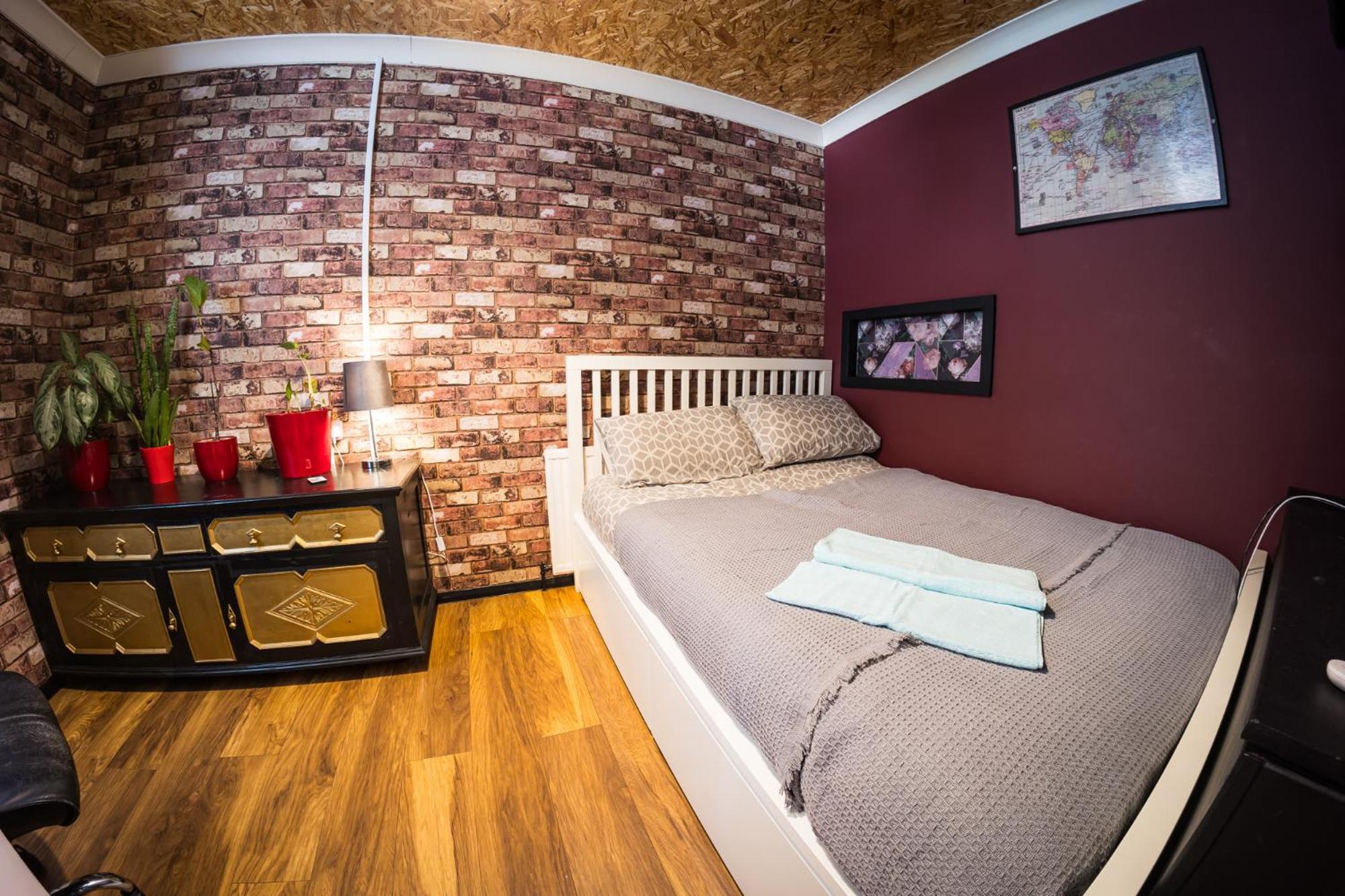 Apartment 2 Independant Boutique One Sleeps 2 The Other Sleeps 4, Meadowhall, Arena, Free Parking *