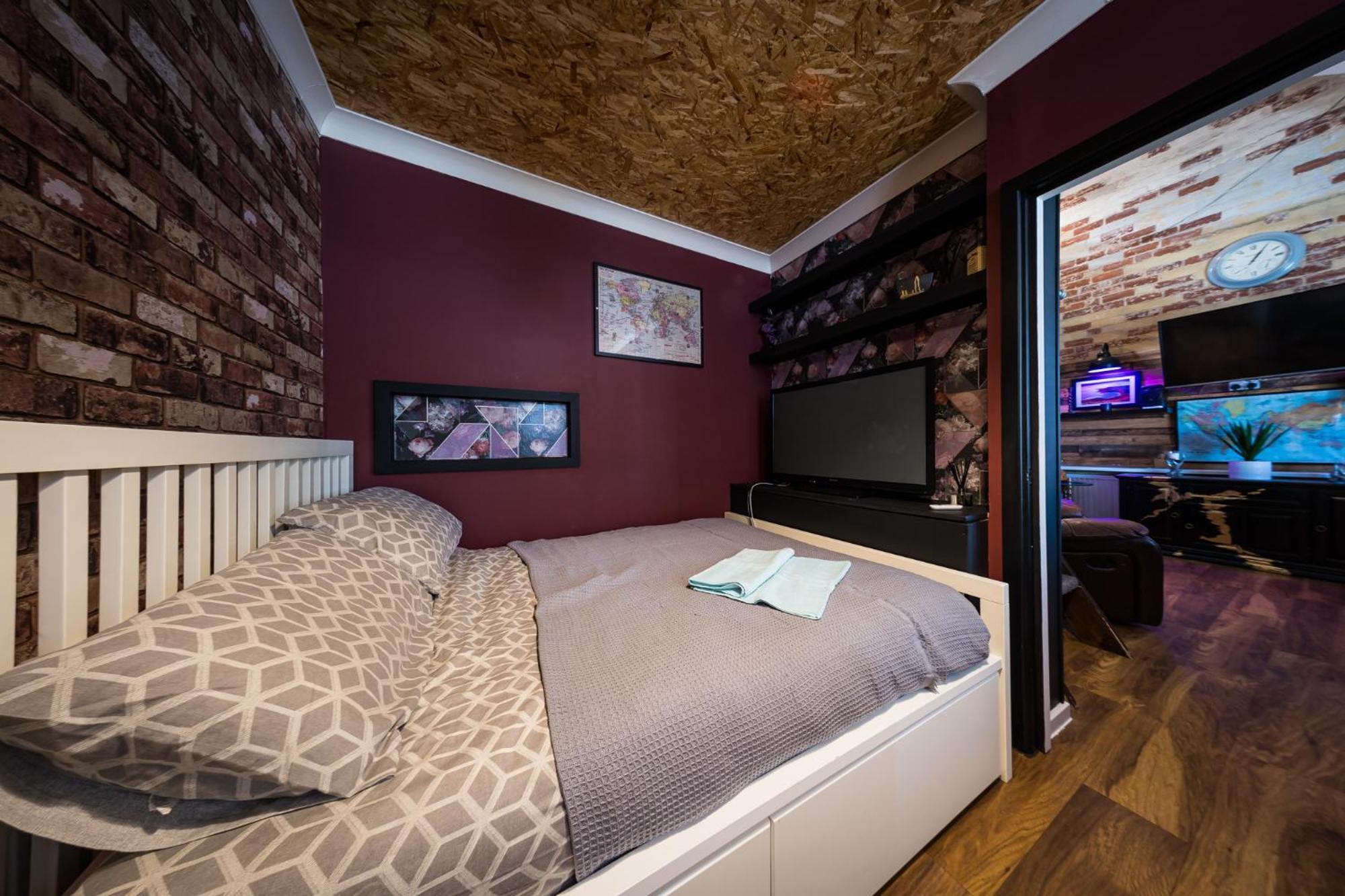 2 Independant Boutique One Sleeps 2 The Other Sleeps 4, Meadowhall, Arena, Free Parking Apartment *